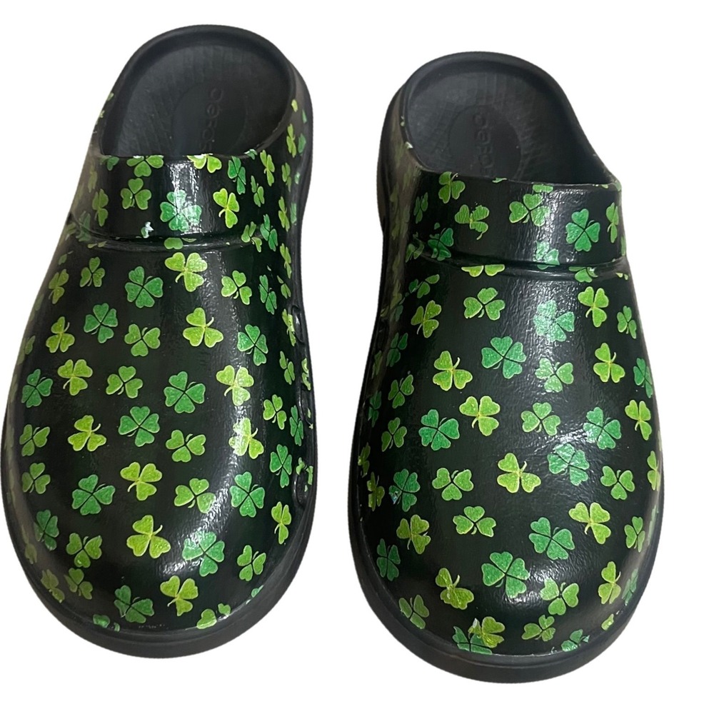 OOFOS OOCloog Recovery Clogs Black Green Shamrock Clover Women 7 Men 5 EU 38